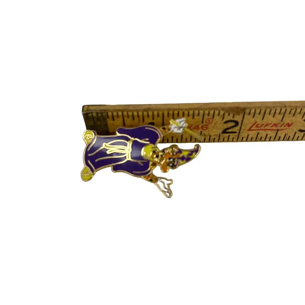 Geoffrey the Giraffe Pin Magician Wizard Toys R Us Lapel Pin Vintage New